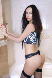 Güzel ve Çekici Türk Escort Zeynep Kendini Tanıtıyor